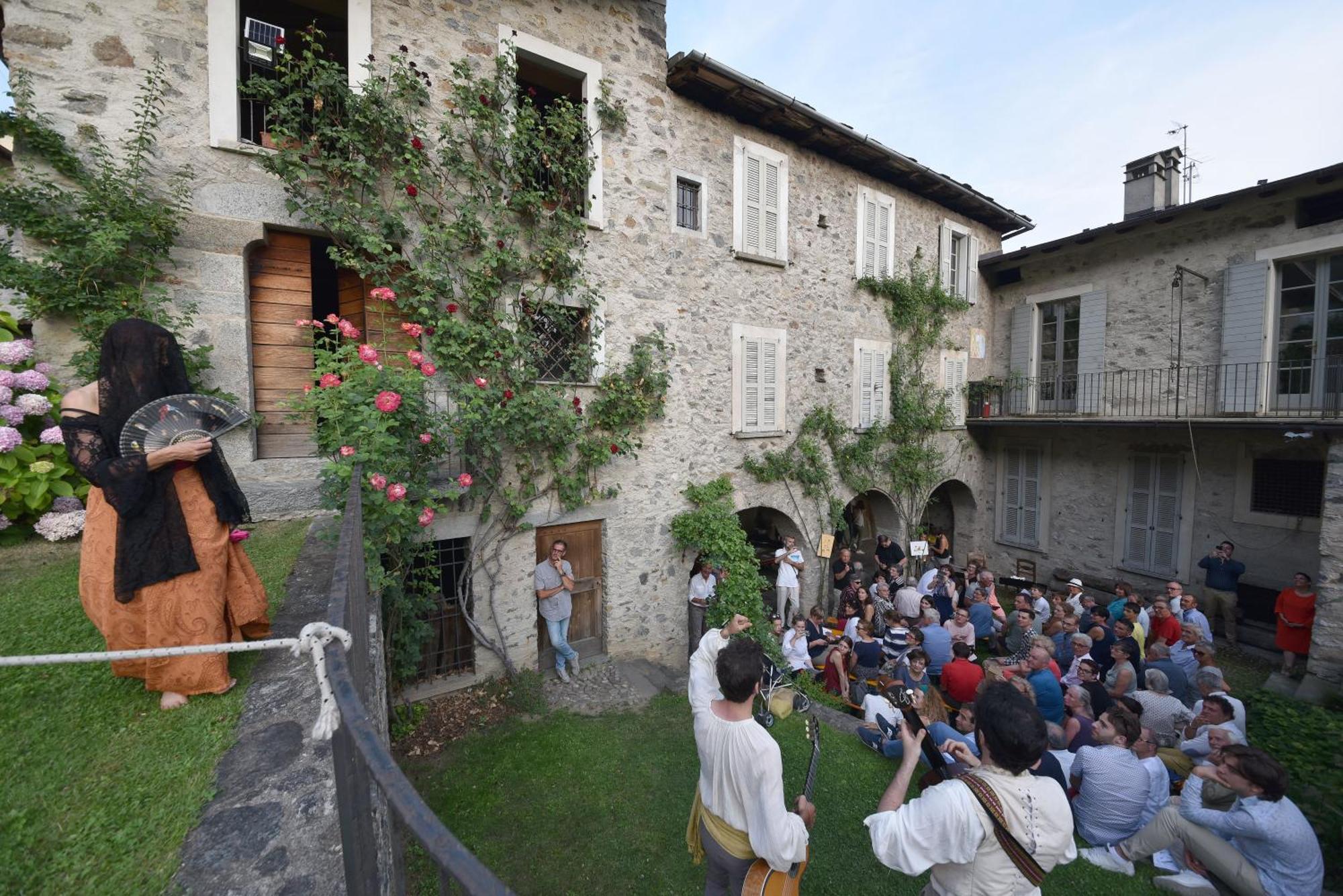 Villa Piano Nobile Al Roseto Del Drago San Bernardo  Exterior foto