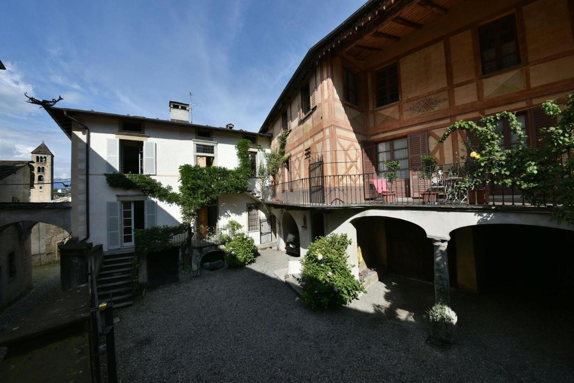 Villa Piano Nobile Al Roseto Del Drago San Bernardo  Exterior foto